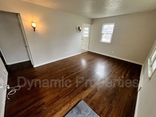 Building Photo - 2537 S 46th Ave