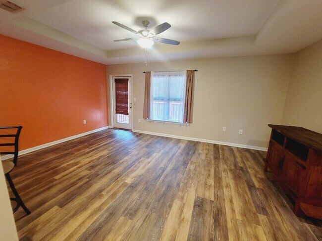 Building Photo - 741 White Dr