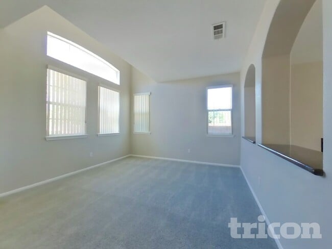 Foto del edificio - 733 Pino Ave