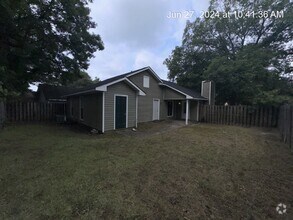 Building Photo - 501 Hollyberry Ln