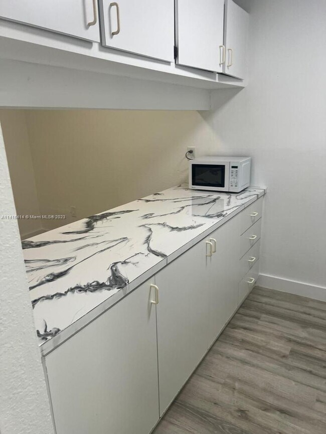 Foto del edificio - 251 NW 177th St