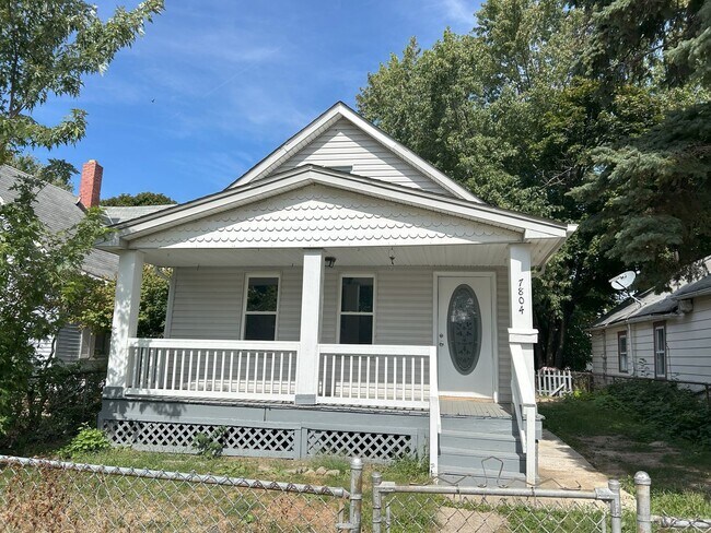 Building Photo - Cudell neighborhood - 2 bedroom/1 bathroom...