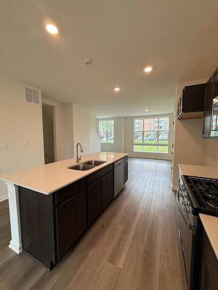 Foto del edificio - 347 Summit Cir