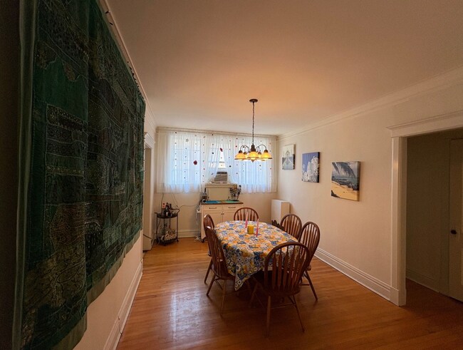 Foto del edificio - 3615 N Pine Grove Ave