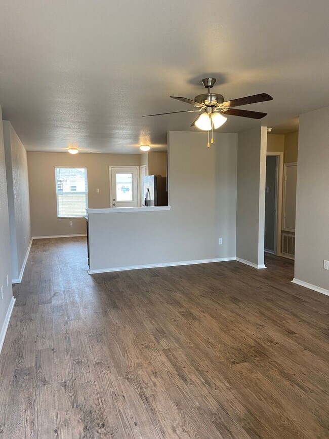 Foto del edificio - Three Bedroom | Two Bathroom in Bridlewood