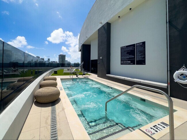 Foto del edificio - 225 N Miami Ave