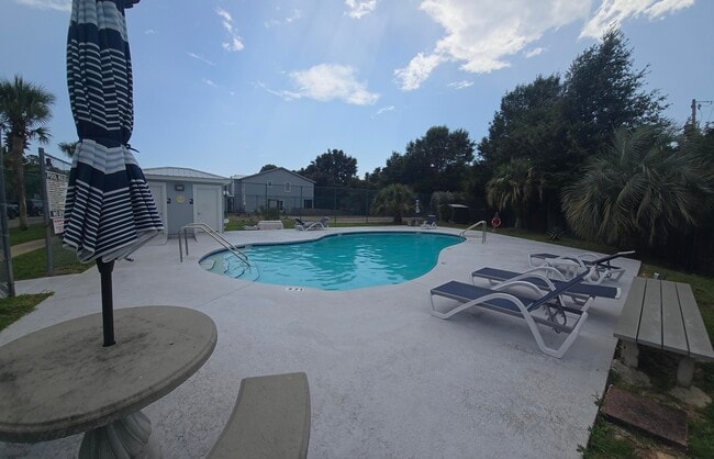 Building Photo - 7720 Lola Cir