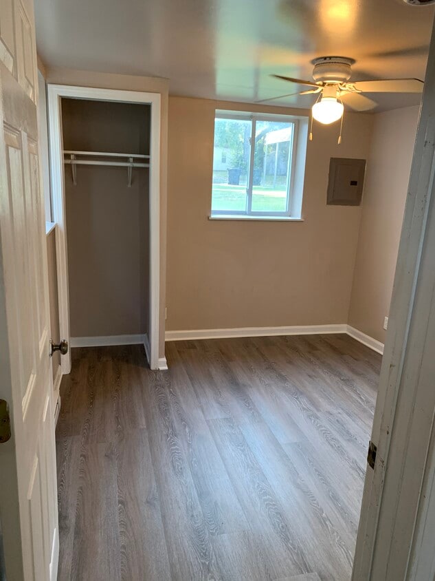 Building Photo - 711 S Main St