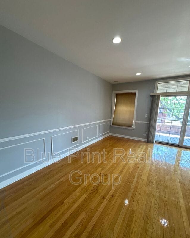 Foto del edificio - 1540 E 67th Pl