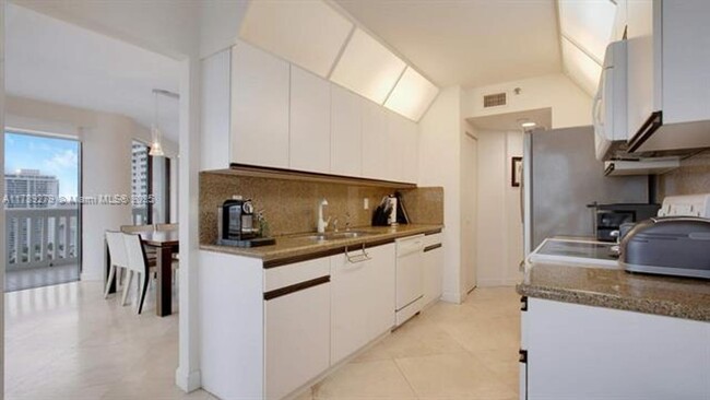 Foto del edificio - 1000 W Island Blvd