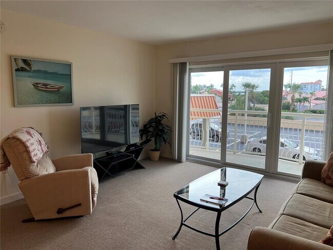 Foto del edificio - 4900 Brittany Dr S