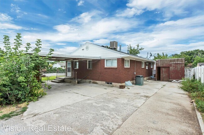 Building Photo - 420 E 600 S