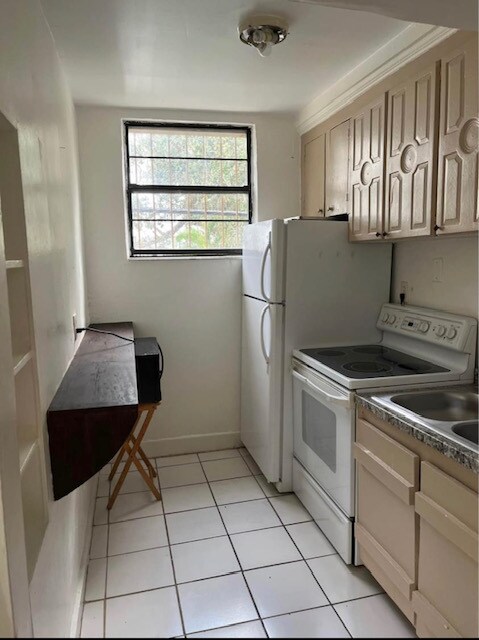 Kitchen - 902 Boston Ave