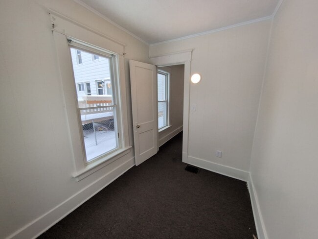 Building Photo - 736 E 26th St