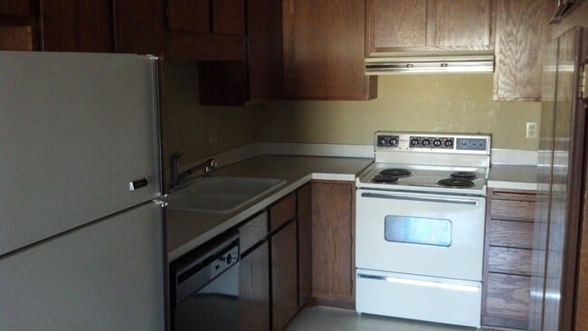 Building Photo - 7501 W 101st St