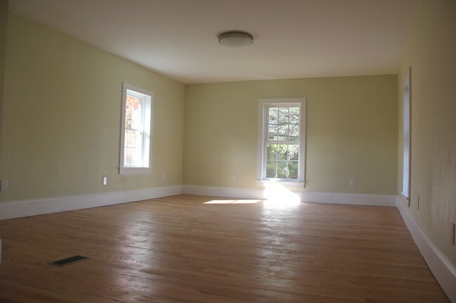Building Photo - 2864 Delaware Ave