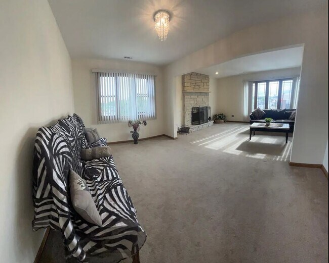 Building Photo - 8821 N Greenwood Ave