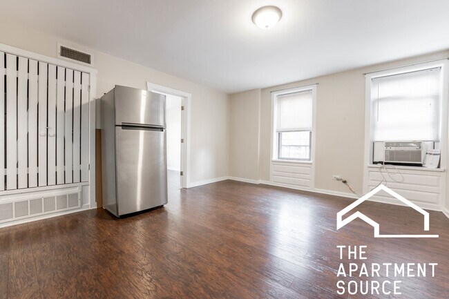 Building Photo - 1501 W Fullerton Ave