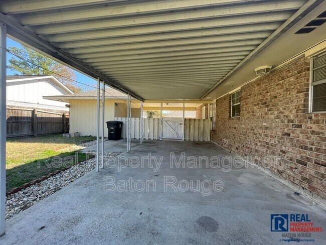 Building Photo - House: Village St. George