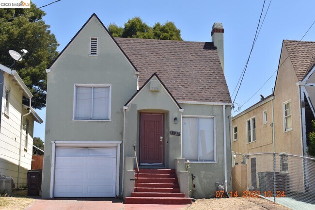 Foto del edificio - 6122 Bromley Ave