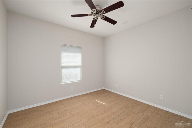 Foto del edificio - 9 E Eisenhower Ave