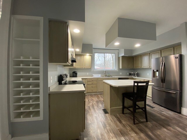 Building Photo - 625 E State St