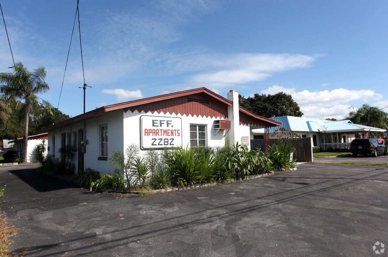 Building Photo - Eff Apartments