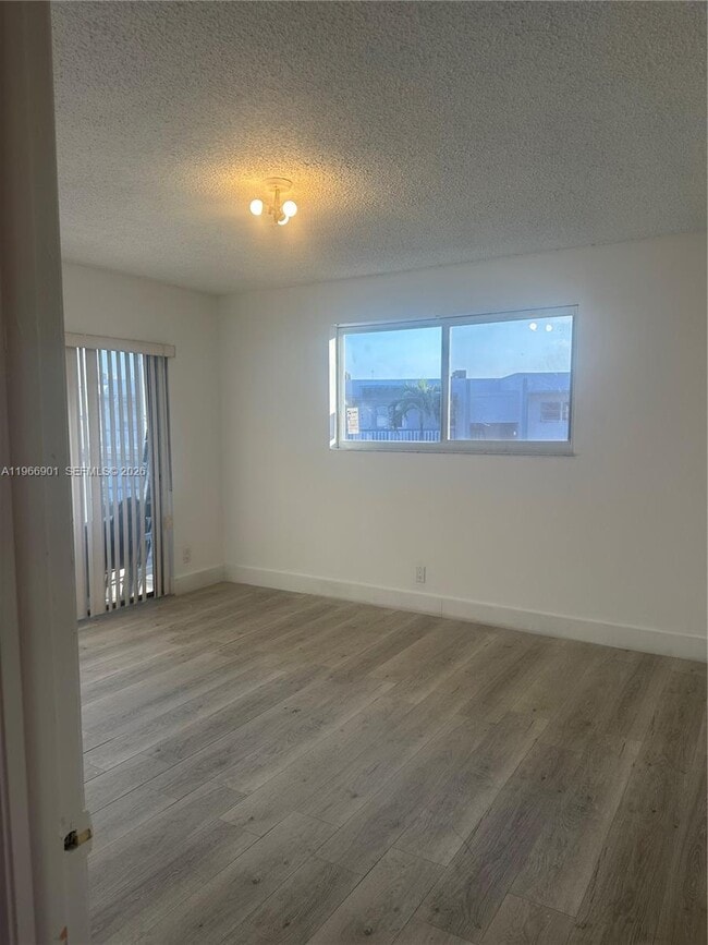 Building Photo - 2300 Park Ln