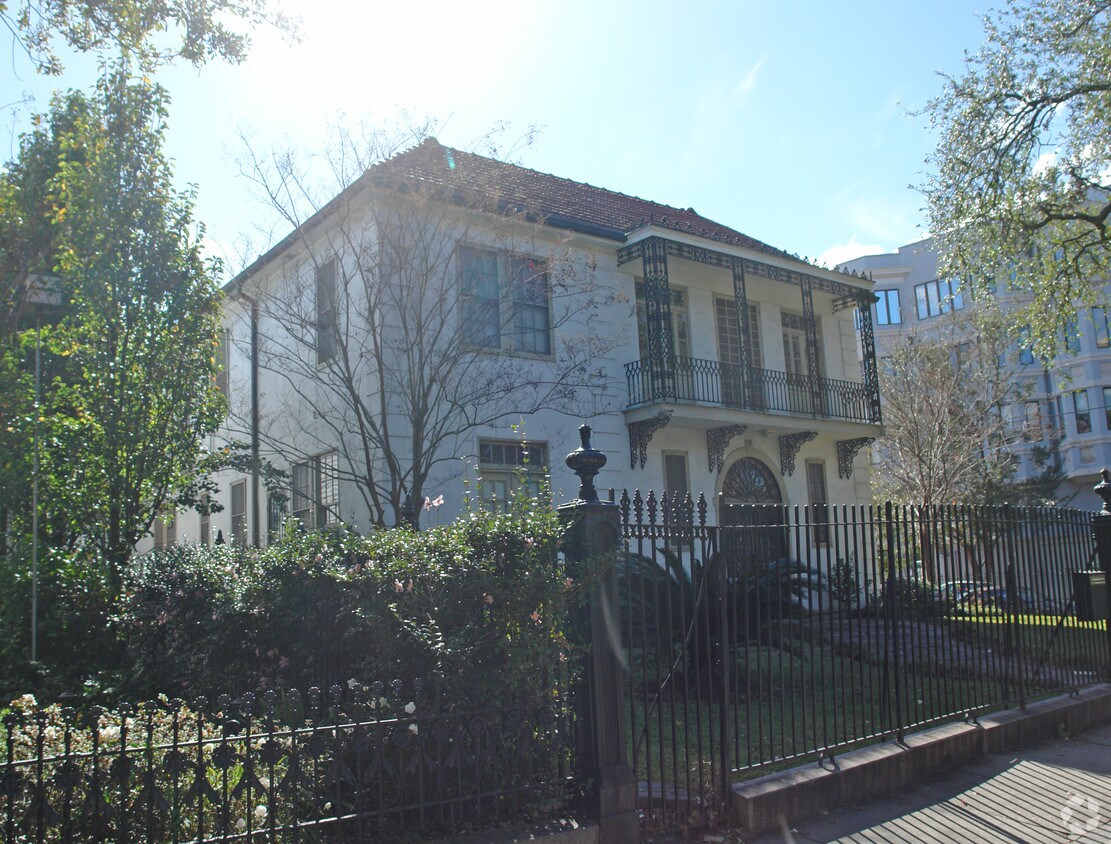 Foto del edificio - 2236 St Charles Ave