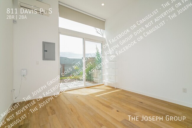 Foto del edificio - 811 Davis Pl S
