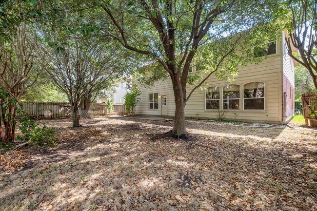 Building Photo - 4 Bedroom, 2.5 Bath Home in Vista Oaks