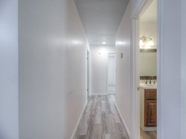Building Photo - Spacious 3 Bedroom, 2 Bath Duplex with Garage, Washer & Dryer Included – Move-In Ready!