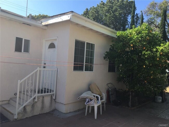 Building Photo - 10832 Encino Ave