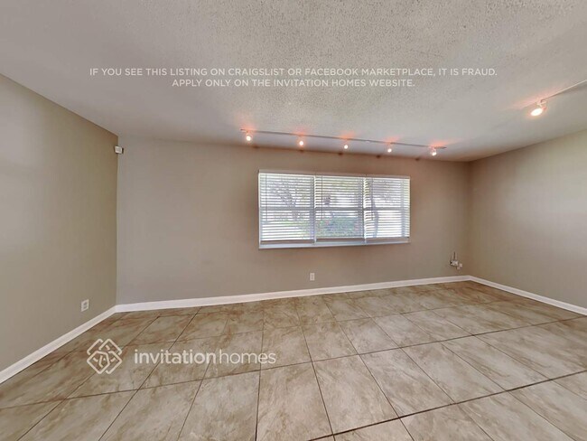Foto del edificio - 7616 NW 40th St