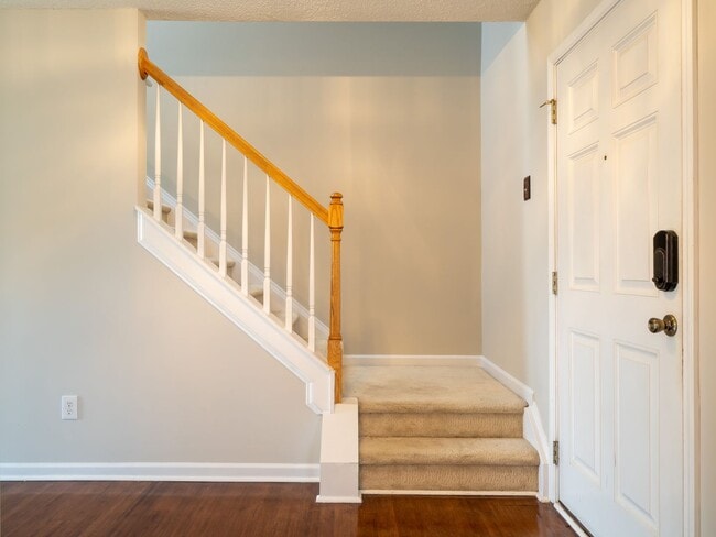 Building Photo - Gorgeous 3 bedroom home