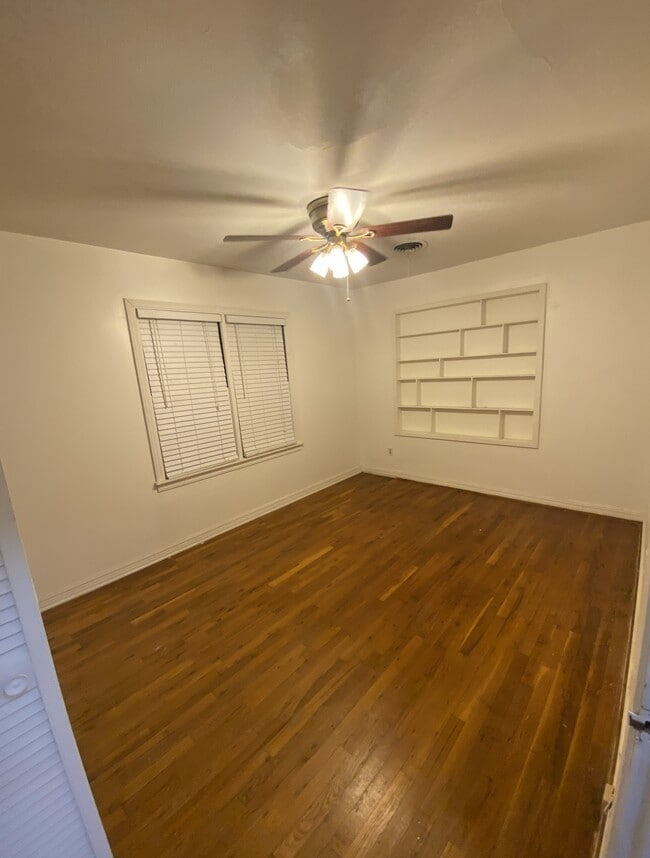 Building Photo - 310 S Sooner Rd