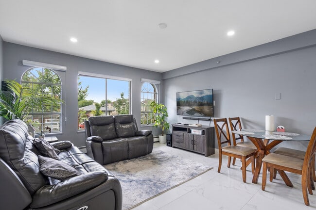 Building Photo - 1165 E 61st Ave