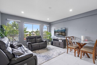 Building Photo - 1165 E 61st Ave