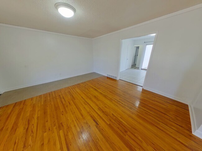 Foto del edificio - 2109 S Grove St