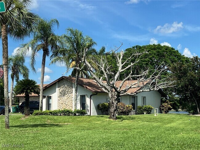 Building Photo - 1450 Nottingham Dr