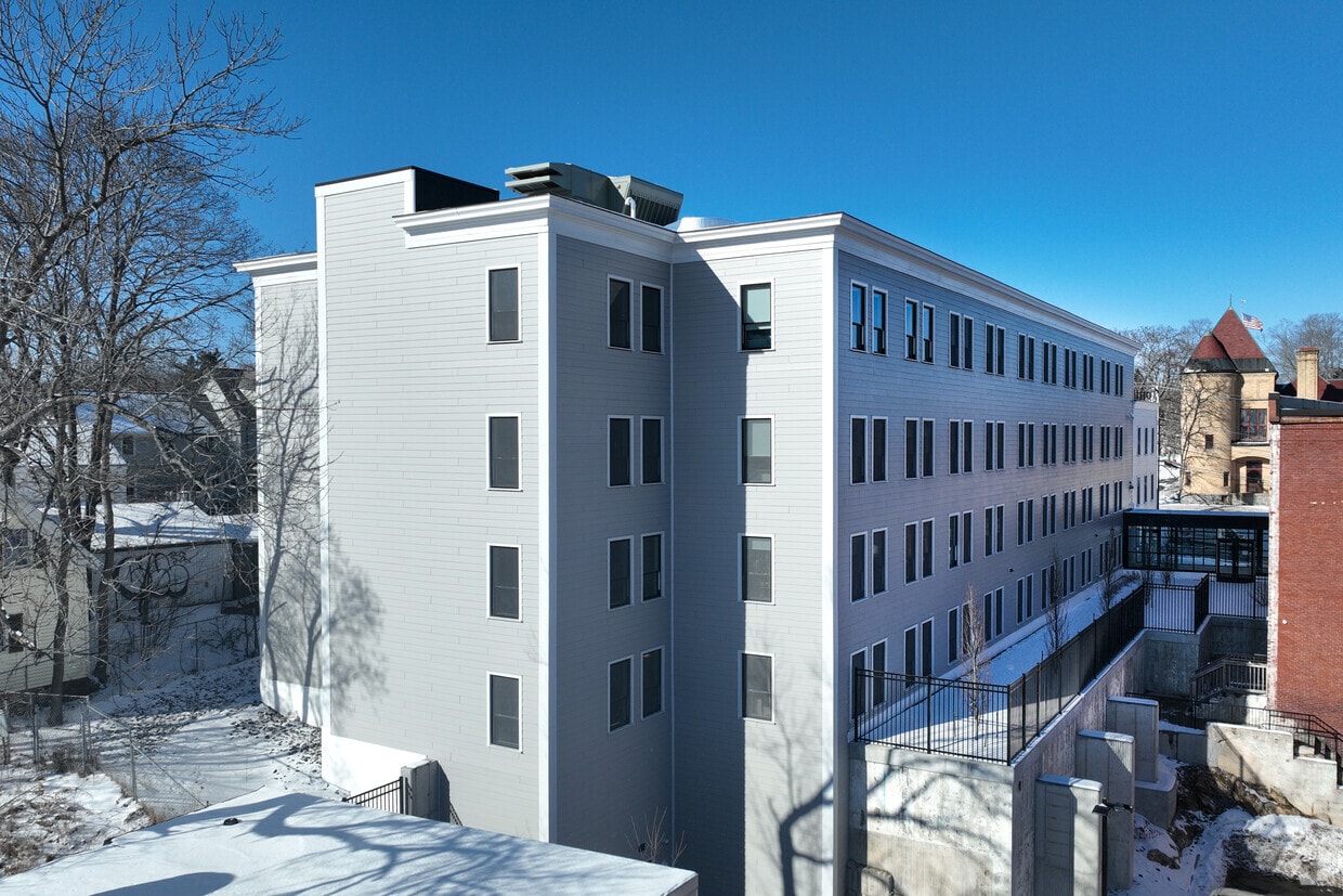 Building Photo - The Uptown