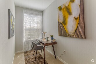 2BR, 2BA 1,090SF - Inova