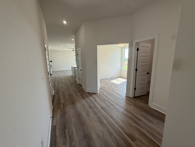 Building Photo - 429 Gosling Is