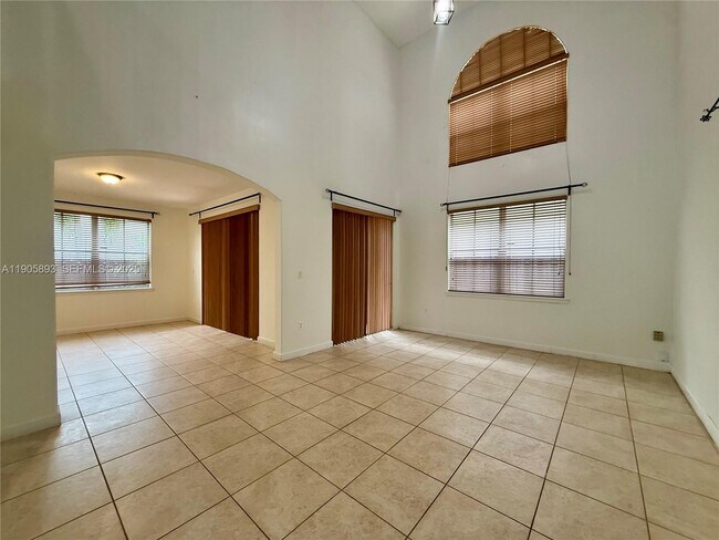 Foto del edificio - 14047 SW 155th St