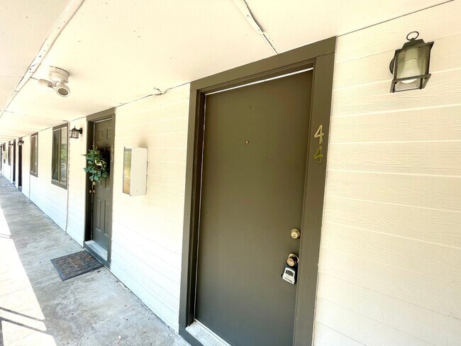 Foto del edificio - 219 Harrell St
