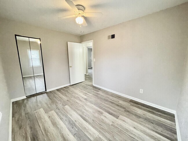 Foto del edificio - 7317 Agnes Ave