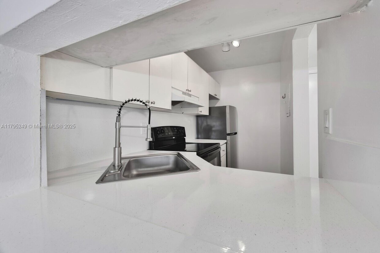 Foto principal - 7403 SW 82nd St