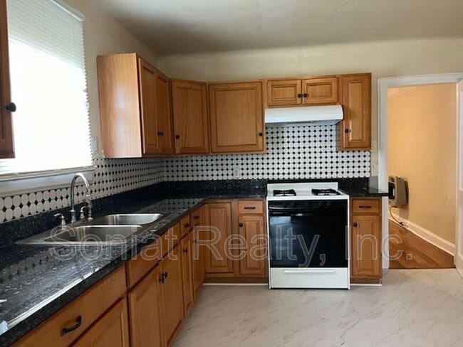 Photo - 1638 Music St House