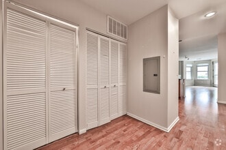 Building Photo - 520 N Halsted St