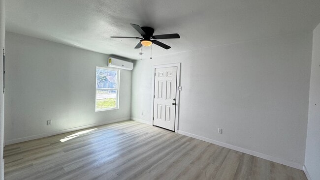 Building Photo - 1513 10th St